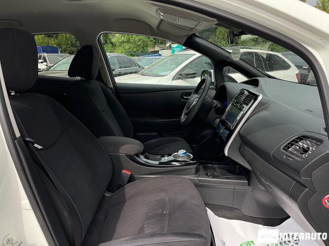 Nissan Leaf 44 interauto-car