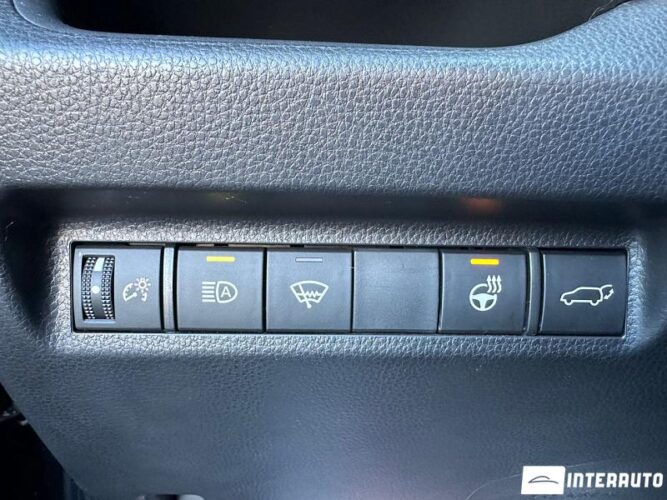 Toyota Rav-4 33 interauto-car