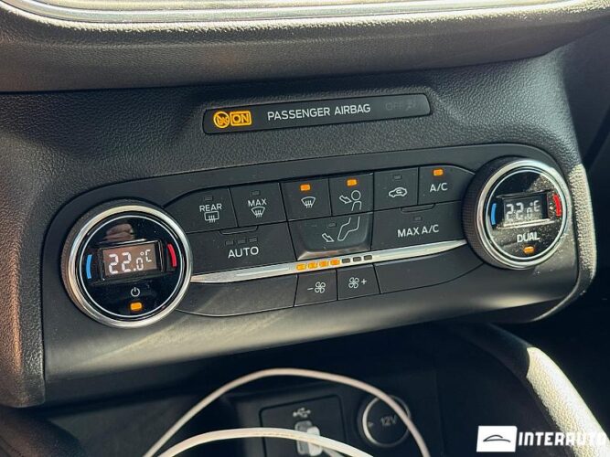 Ford Focus 41 interauto-car