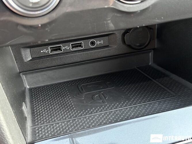 Volkswagen Tiguan 52 interauto-car