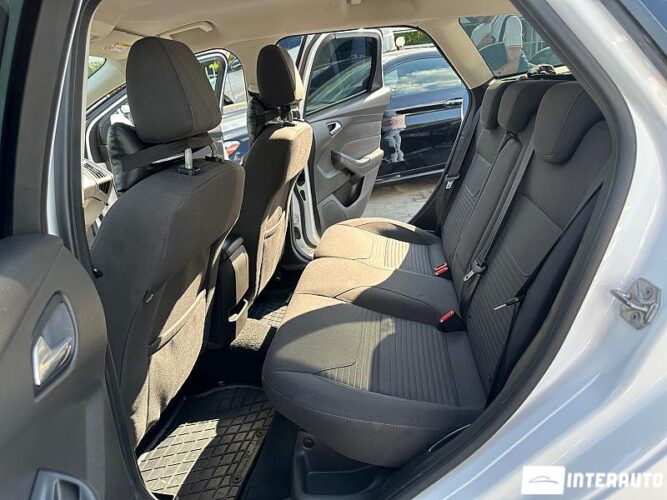 Ford Focus 32 interauto-car