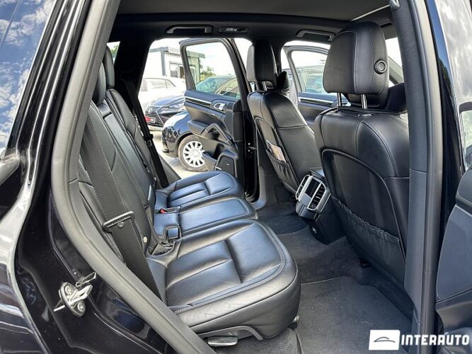 Porsche Cayenne 40 interauto-car