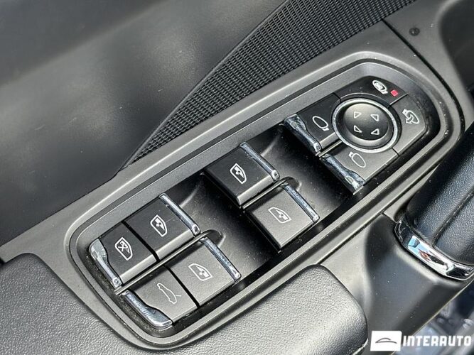 Porsche Cayenne 49 interauto-car