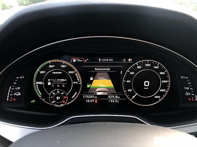 Audi Q7 E-Tron 46 interauto-car