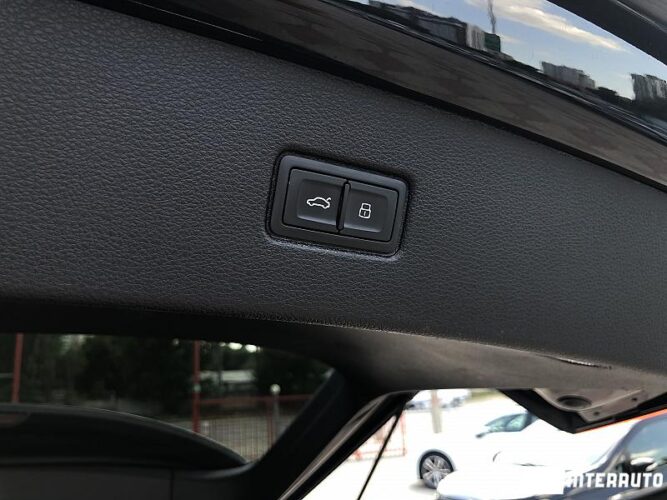 Audi Q7 E-Tron 61 interauto-car