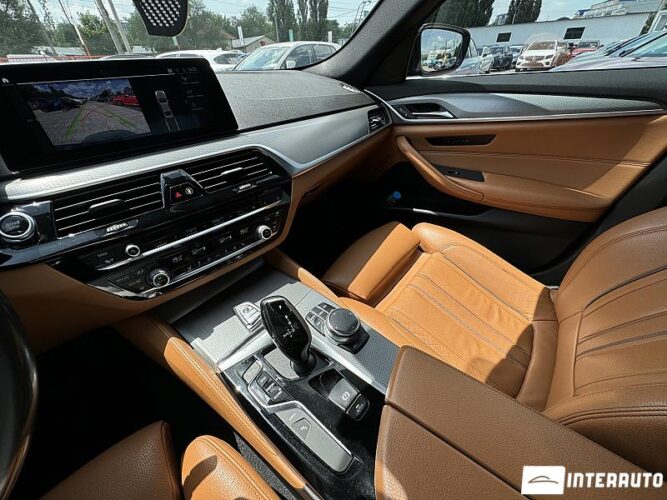 BMW 530e 49 interauto-car