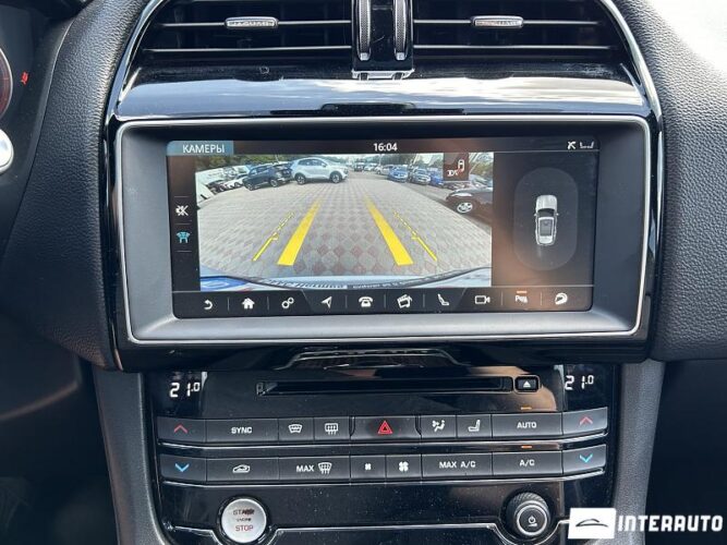 Jaguar F-Pace 44 interauto-car