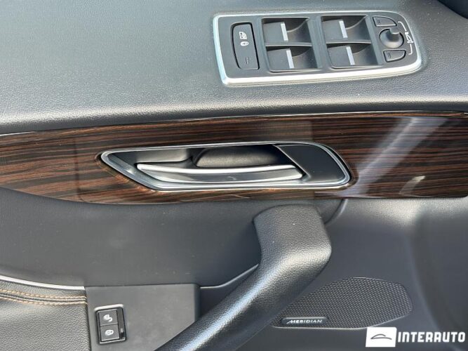 Jaguar F-Pace 38 interauto-car