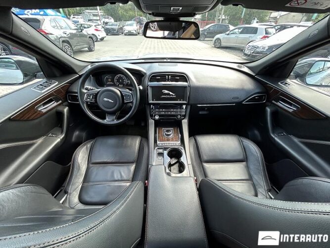 Jaguar F-Pace 40 interauto-car