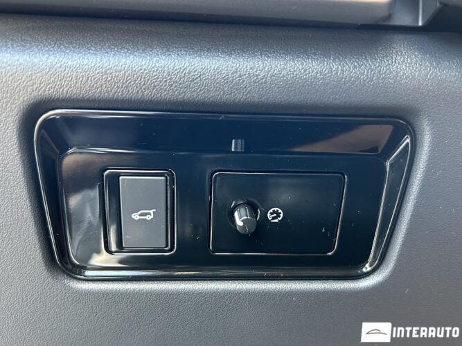 Jaguar F-Pace 41 interauto-car