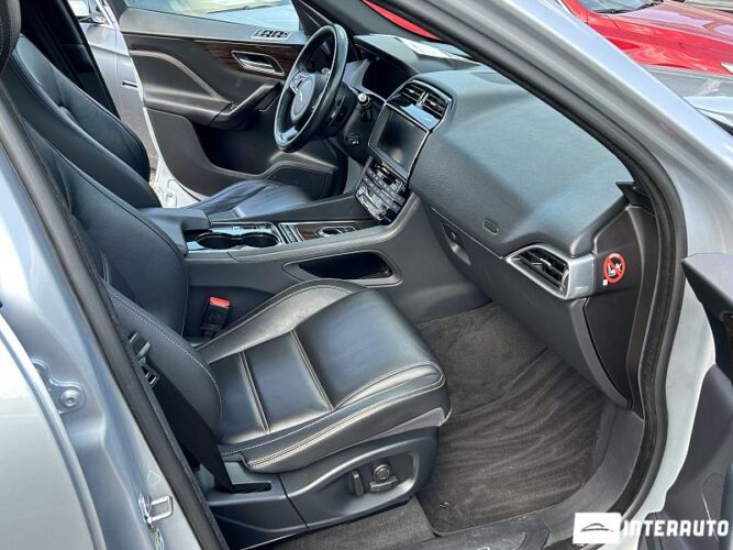 Jaguar F-Pace 46 interauto-car