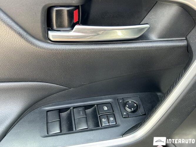 Toyota Rav-4 37 interauto-car