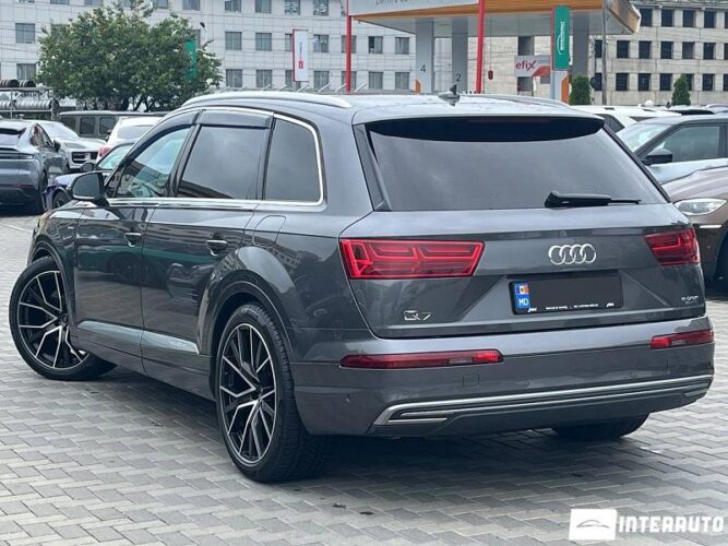 Audi Q7 E-Tron 40 interauto-car