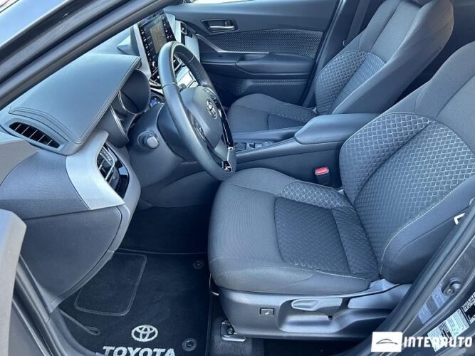 Toyota C-HR 38 interauto-car