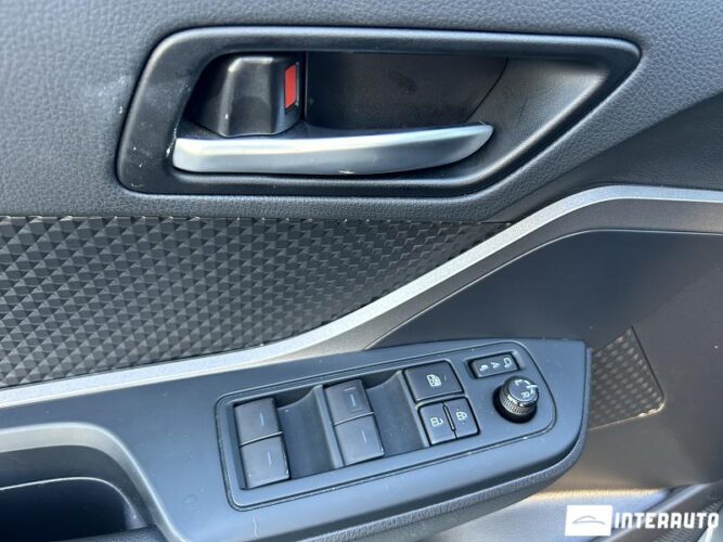 Toyota C-HR 39 interauto-car