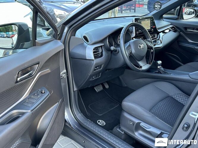 Toyota C-HR 36 interauto-car