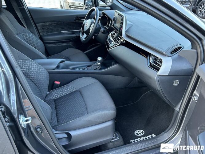 Toyota C-HR 47 interauto-car