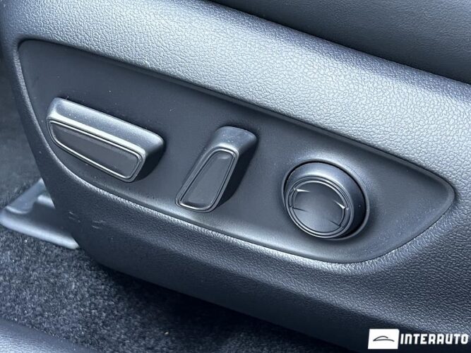 Toyota Rav-4 40 interauto-car