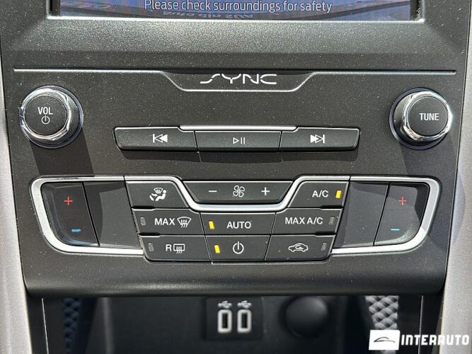 Ford Fusion 43 interauto-car