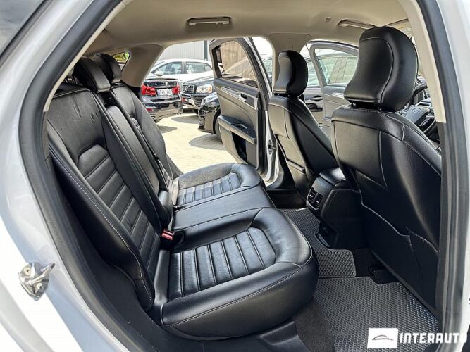 Ford Fusion 37 interauto-car