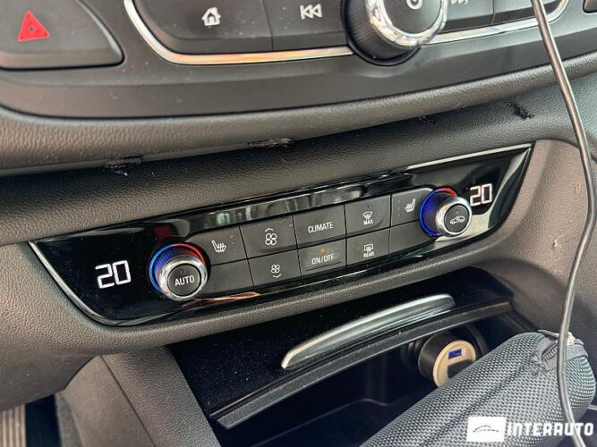 Opel Insignia 47 interauto-car