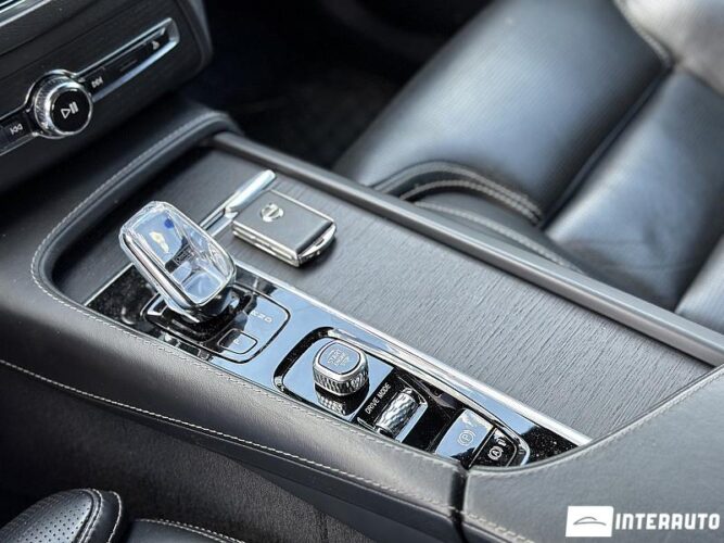 Volvo XC 90 48 interauto-car