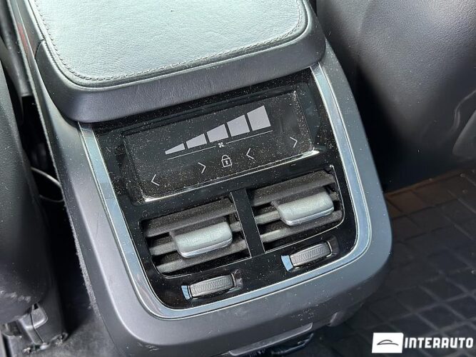 Volvo XC 90 51 interauto-car