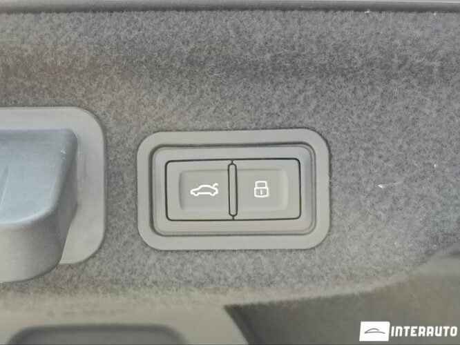 Audi A8 61 interauto-car