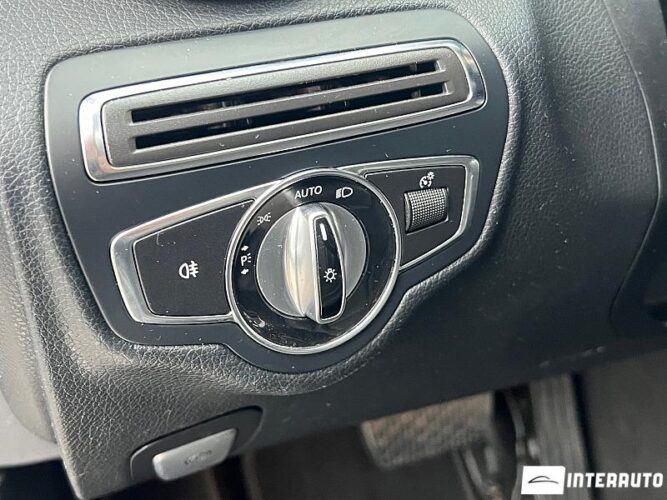 Mercedes C 300 34 interauto-car