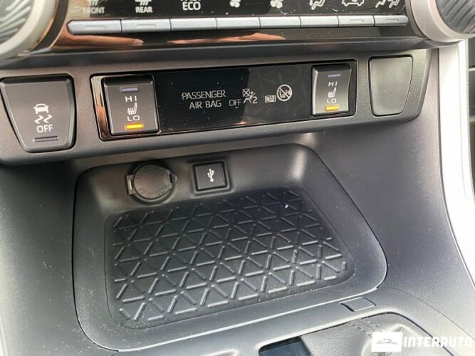 Toyota Rav-4 45 interauto-car