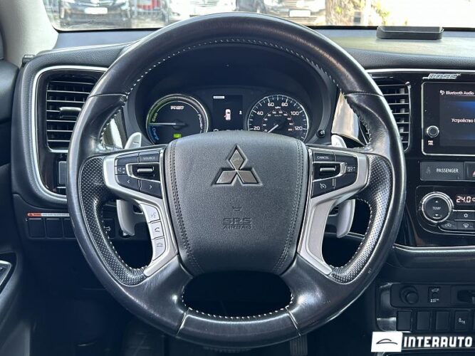 Mitsubishi Outlander 43 interauto-car