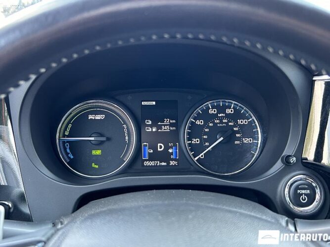 Mitsubishi Outlander 44 interauto-car