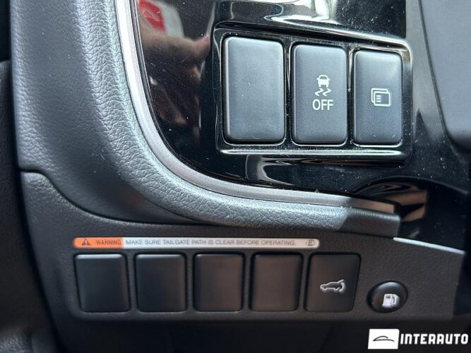 Mitsubishi Outlander 42 interauto-car