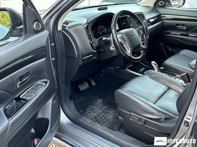 Mitsubishi Outlander 38 interauto-car