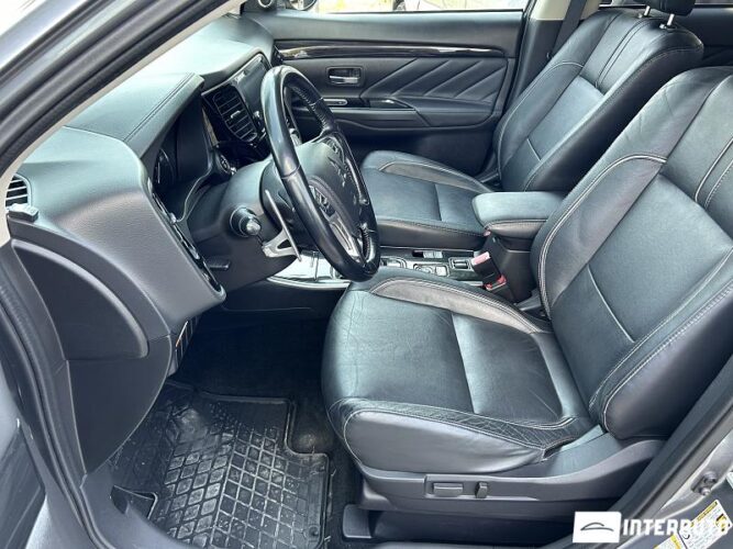 Mitsubishi Outlander 40 interauto-car