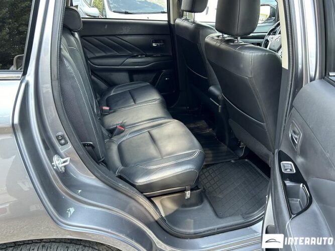 Mitsubishi Outlander 49 interauto-car