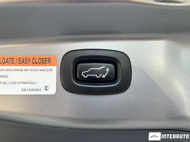 Mitsubishi Outlander 51 interauto-car