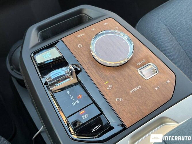 BMW iX xDrive40 43 interauto-car