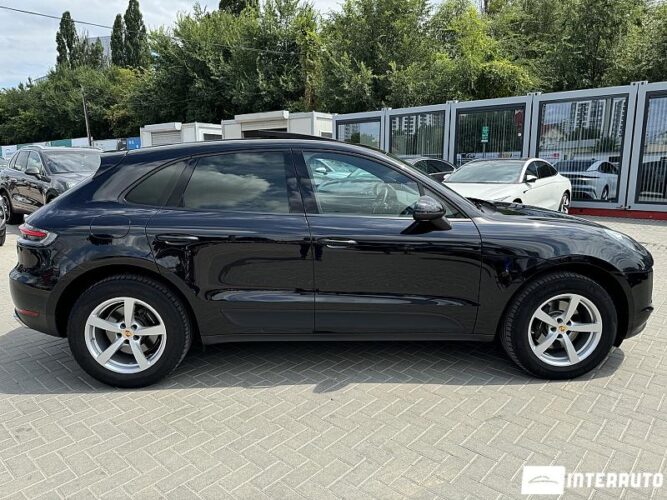 Porsche Macan 42 interauto-car