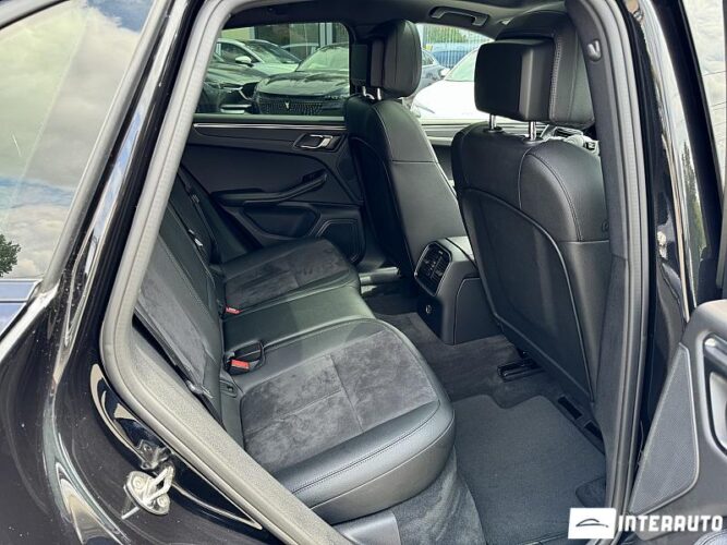 Porsche Macan 61 interauto-car