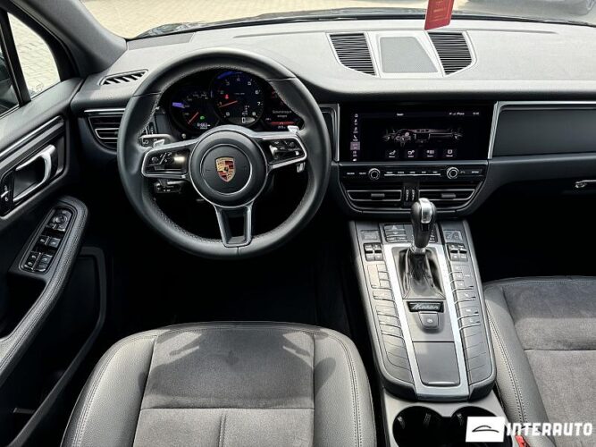 Porsche Macan 49 interauto-car