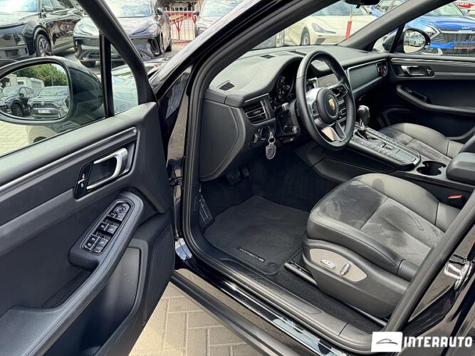 Porsche Macan 44 interauto-car