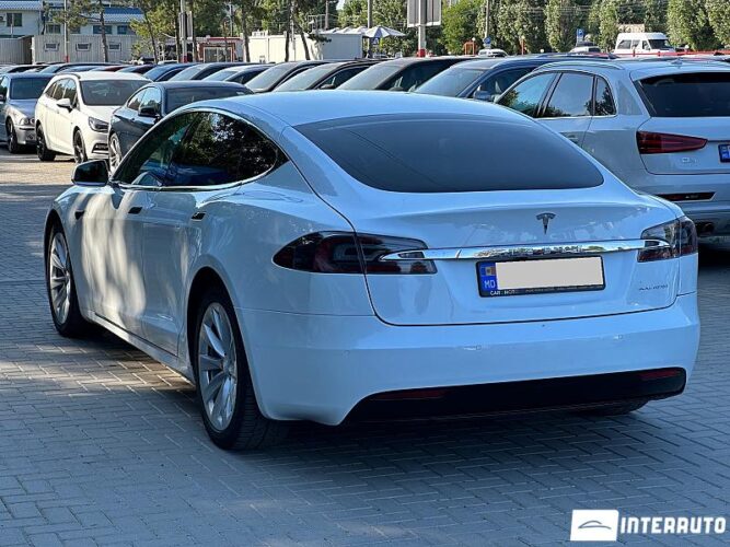 Tesla Model S 31 interauto-car