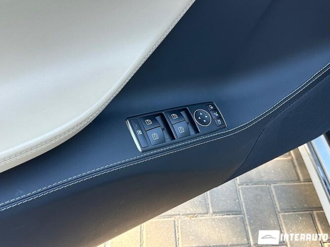 Tesla Model S 33 interauto-car