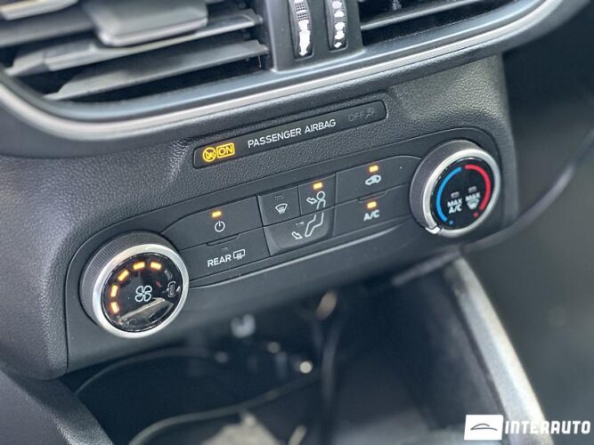 Ford Focus 42 interauto-car