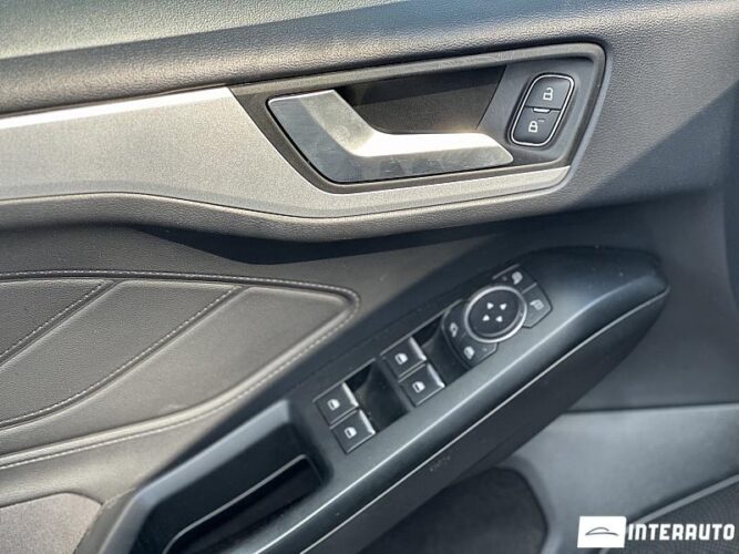 Ford Focus 35 interauto-car