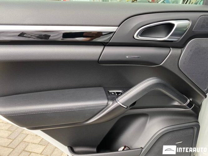 Porsche Cayenne 51 interauto-car