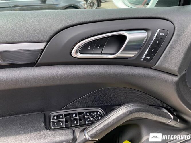 Porsche Cayenne 39 interauto-car