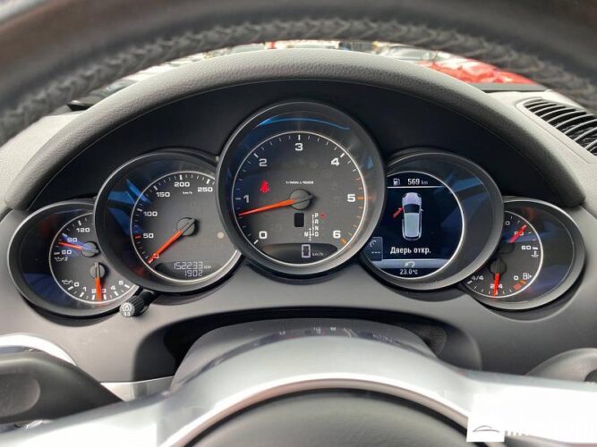 Porsche Cayenne 42 interauto-car