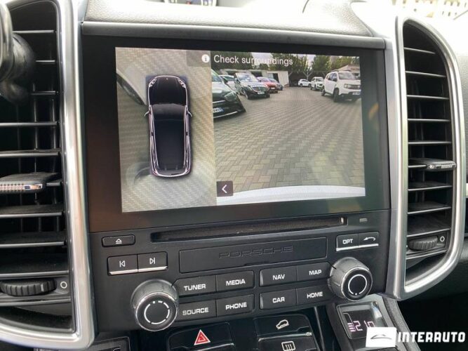 Porsche Cayenne 44 interauto-car